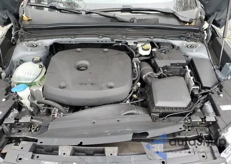 2021 Volvo Xc40 T5 Momentum z USA, uszkodzony, nr VIN YV4162UK7M2395151